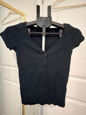 Hollister Women's Black Ribbed V-Neck Henley Tee